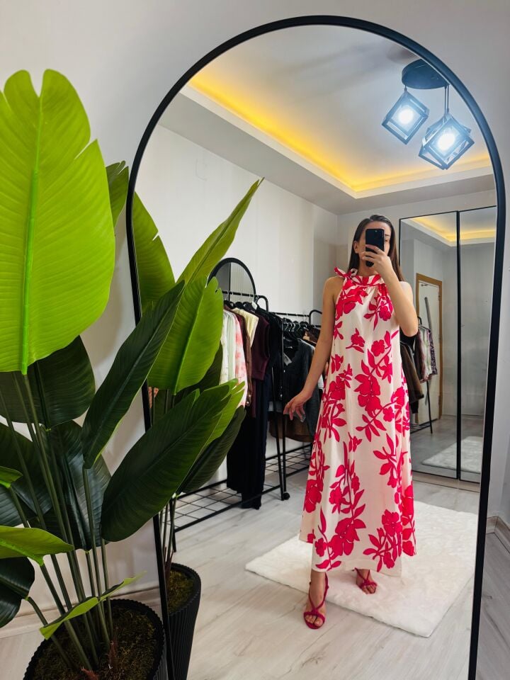 YAPRAK DESENLİ ELBİSE