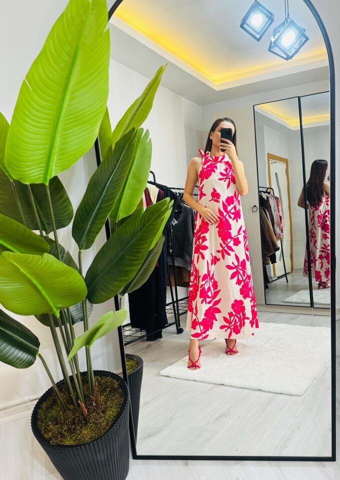 YAPRAK DESENLİ ELBİSE