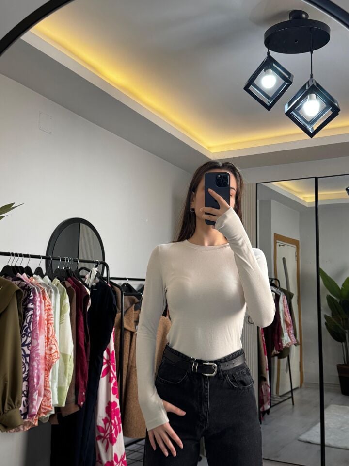 KREM RENGİ PARMAK GEÇMELİ BODY