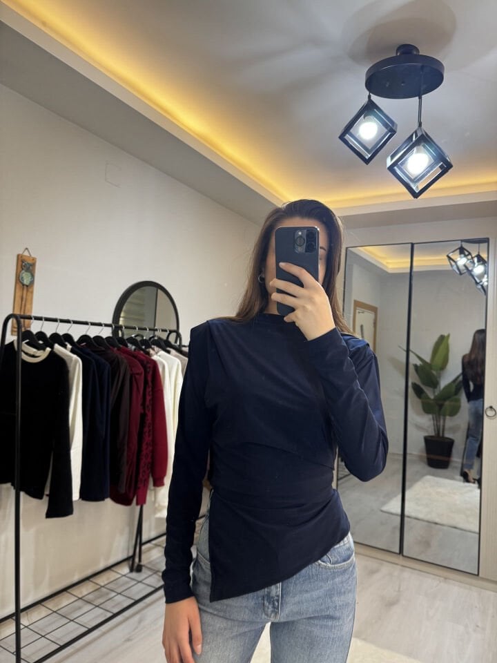 VATKA DETAYLI BLUZ