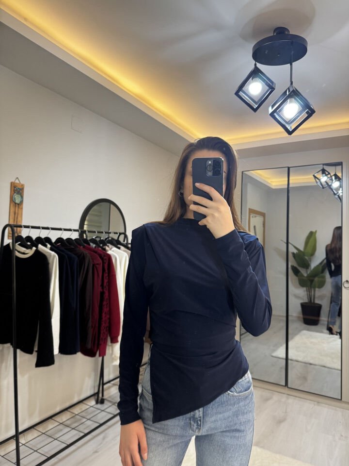 VATKA DETAYLI BLUZ
