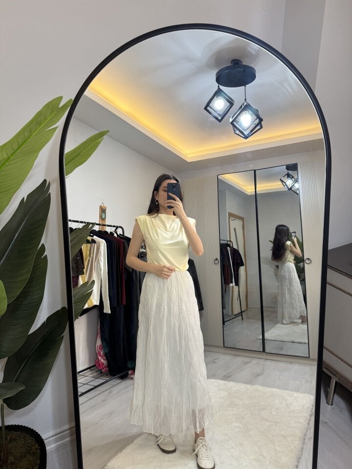 Kırışık model Beyaz etek