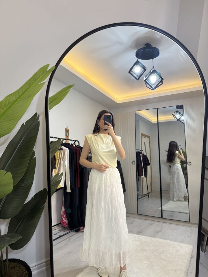 Kırışık model Beyaz etek