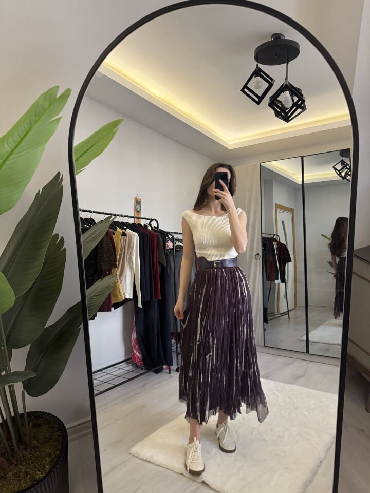 Parçalı kemerli asimetrik mürdüm etek