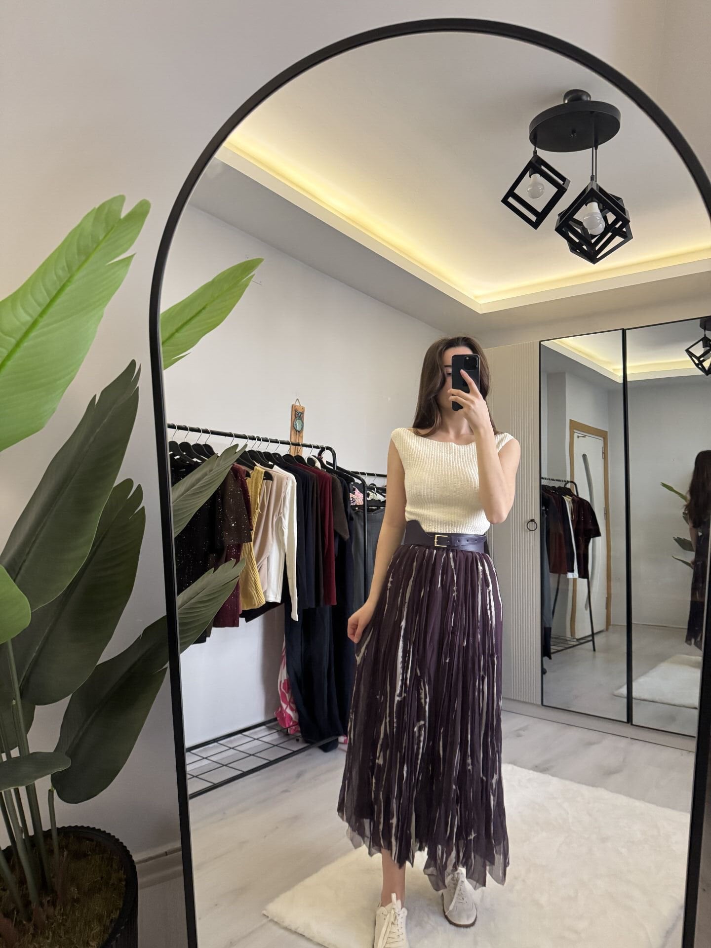 Parçalı kemerli asimetrik mürdüm etek