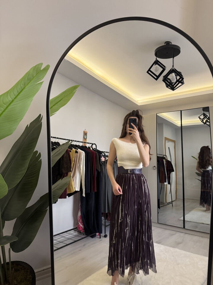 Parçalı kemerli asimetrik mürdüm etek